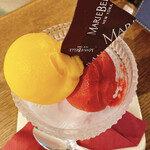 マリベル - お好きなジェラート2種盛り(マンゴー&ラズベリー)、真上から！