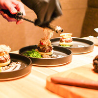 焼肉うしごろ 新宿三丁目店 - 厳選和牛のスライダーバーガー　トリュフチーズソース（新宿三丁目店限定）