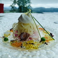 ギリガンズ アイランド - ② 前菜2
                    上から、浅利のエスプーマ、じゃがいものパスタ、水蛸+牡丹海老+ホッキ貝+帆立、グレープフルーツ、柚木ドレッシング、イクラ+バジルシード