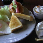 モーニング「ハムエッグ＋フルーツヨーグルト」630円