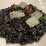 SALONE 2007 - イカ墨のリゾット、様々な素材の旨味が凝縮された特製のイカ墨のリゾットにイタリアンパセリのソースやドライトマトをアクセントに