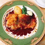 クイーンベル - 豚肉のコルドンブルー(¥1,050)