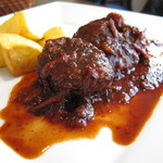 ドン マンジョーネ ディ ナポリ - 豚ホホ肉のアリアニコ煮込み