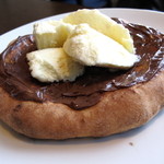 ドン マンジョーネ ディ ナポリ - 特製ドルチェ『ルナ(仮名)』
      薪窯で焼かれたピザの上で 
      ヘーゼルナッツのチョコとトウモロコシのアイスが絶妙なハーモニーを奏でる美味しいスイーツです