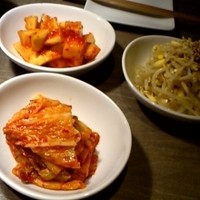 うしごろバンビーナ 恵比寿本店 - 白菜キムチ、カクテキ、もやしナムル　各500円