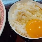 中華そば えもと - ごはん（生卵付き）