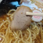 中華そば えもと - バラっぽいチャーシューリフト