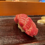 Sushi Enami - 中トロ
                        味をダイレクトに伝える包丁の入り、甘み良くシャリと急速に馴染む一体感が美味しい！