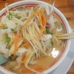 豚太郎 - 野菜ラーメン味噌バタートッピング