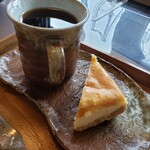 カフェ笑夢 - 本日のデザートはチーズケーキ❗チーズ苦手のおばーちゃんがしっかり食べた❗のには驚いた‼️