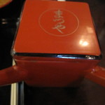 神田まつや - 屋号が描かれた湯桶