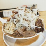 三十六番 - ニボジロー（アブラ・ニンニク増し・横から）