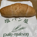 塩パン屋 パン・メゾン - エビ塩パン　100円