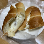 塩パン屋 パン・メゾン - クリームチーズパン　200円