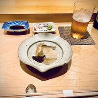 鮨 はしもと - 酒と塩で蒸した黒鮑、肝は味噌漬けで