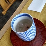 白玉屋榮壽 - みむろ最中と抹茶のセットには桜茶が付いてます