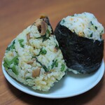 おにぎり処 越後 - 料理写真:わさび菜かつおめしおにぎりと鮭青じそ高菜おにぎり