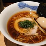 ニッポン ラーメン 凛 トウキョウ - 醤油らぁ麺(990円)に味玉(150円)