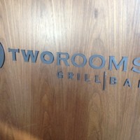 TWO ROOMS - サイン