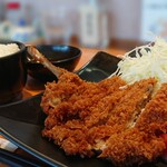 Suehiro - チキンカツ定食(骨付きフィレ肉)