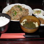 Haikaraya - レバニラ定食 900円