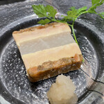 Yuudutsu - フォワグラを塩麹で漬けて、大根とジュレで挟んだバテ　素晴らしい