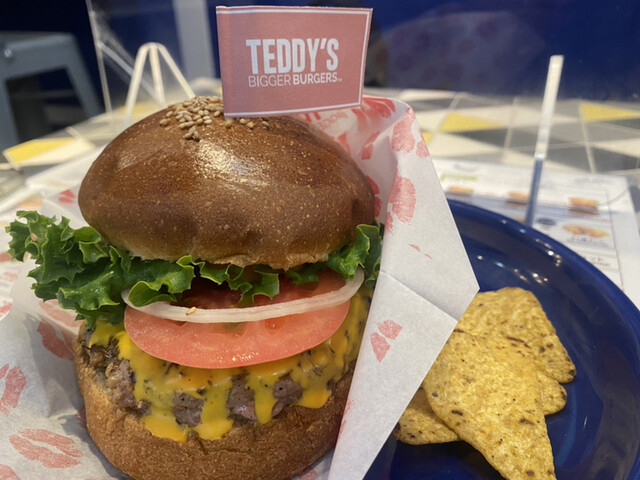 テディーズ ビガー バーガー 横浜みなとみらいワールドポーターズ店 Teddy S Bigger Burgers 馬車道 ハンバーガー ネット予約可 食べログ テディーズ ビガー バーガー 横浜みなとみらいワールドポーターズ店 Teddy S Bigger Burgers 馬車道 ハンバーガー ネット予約可 食べログ
