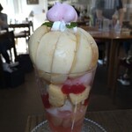 テガミ カフェ - トップの桃の飾りが可愛い♡