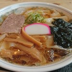 栄屋分店 - 冷やしワンタン麺￥920