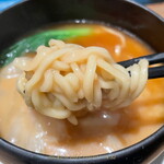 自由が丘 蔭山樓 - そばの麺は太ちぢれ麺 ガツンとうまい！
