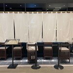 自由が丘 蔭山樓 - 店舗外観 長のれんで通路から遮蔽