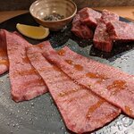 焼肉 牛猿 - 特上薄切りタン + ハラミ1