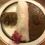 CURRY SHOP くじら - 牛キーマカレー・ポークビンダルカレー（アップ１）