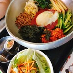 韓国屋台 豚大門市場 - 旨辛ビビン麺
