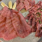 焼肉 牛猿 - タン盛り合わせ