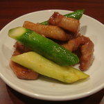 ハーブ豚ロースと道産アスパラの揚げにんにく炒め