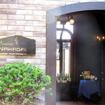 Brasserie Nakagawa - 中庭を抜けたところにある看板