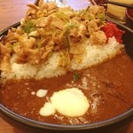 伝説のすた丼屋 - 今日からダイエット本格化しようとしていた矢先に、先輩と後輩に誘われてさくっと挫折。人には敢えて挫折すべき瞬間がある…と思う。すた丼カレー肉増し。うまうま。