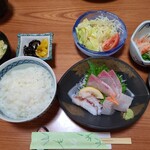 ニューおりんぴあ - 和定食全景。さりげないですが、どれも丁寧なつくりです