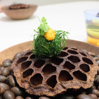 Installation Table ENSO L'asymetrie du calme - 雲丹、加賀蓮根、海老すり身、大葉の衣