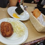 串カツ えびす - ミンチカツ　おにぎり　ハッシュドポテト