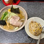 Touryuumon - 塩ラーメンとミニチャーハンのセット(890円)です。