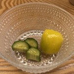 鮨おばな - ミニきゅうりとイエローミミトマトの漬物