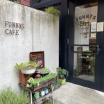 funnys cafe - 