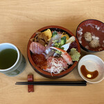 扇寿司 - ちらし 竹　２２００円 （ランチタイムは，お椀，デザート付）　(2021/07)