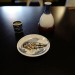 信川円 - 九十九里産の "いわしの胡麻和え" で "菊姫" ぬる燗を一盃