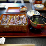 信川円 - 蓋を取ると夏の鰻の優しい香りがする