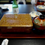 信川円 - 鰻重 (は) 一串半