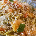 ナナイロパスタ - 本日の気まぐれパスタ「海老とトマトの冷製カッペリーニ 1,180円＋大盛り 250円」。