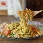 ナナイロパスタ - 本日の気まぐれパスタ「海老とトマトの冷製カッペリーニ 1,180円＋大盛り 250円」。